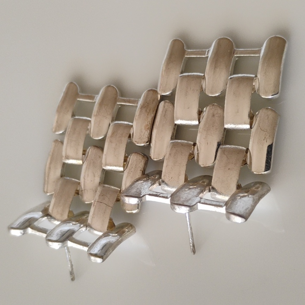 Silver tone Basket Pattern Dangling Pierced Earrings